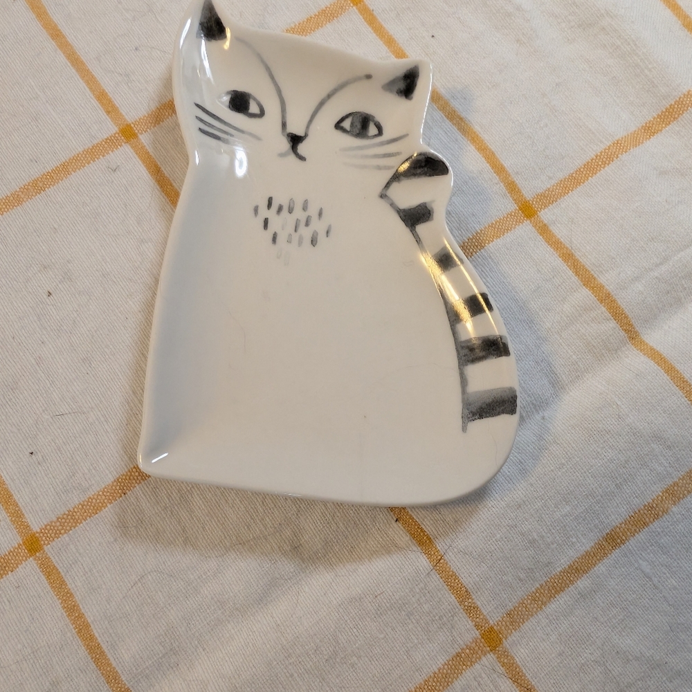 Ceramic Cat-Shaped Dish - White and Black